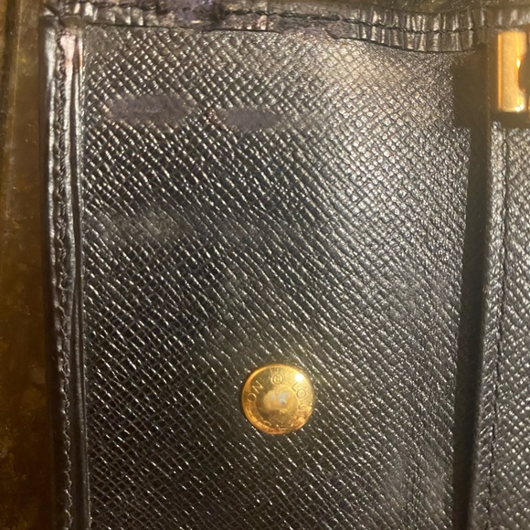 Louis Vuitton Black Epi Leather Key Holder - Picture 6 of 6